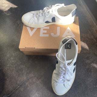 Veja size 41/10 Extra White Black Leather Trainers